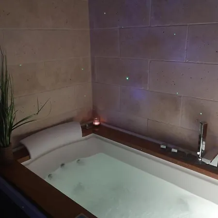 Jacuzzi - La Petite Romantique - Flobnb Laon Exterior foto