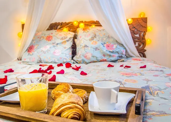 Jacuzzi - La Petite Romantique - Flobnb
