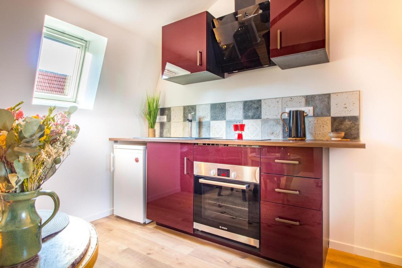 Jacuzzi - La Petite Romantique - Flobnb Apartment *