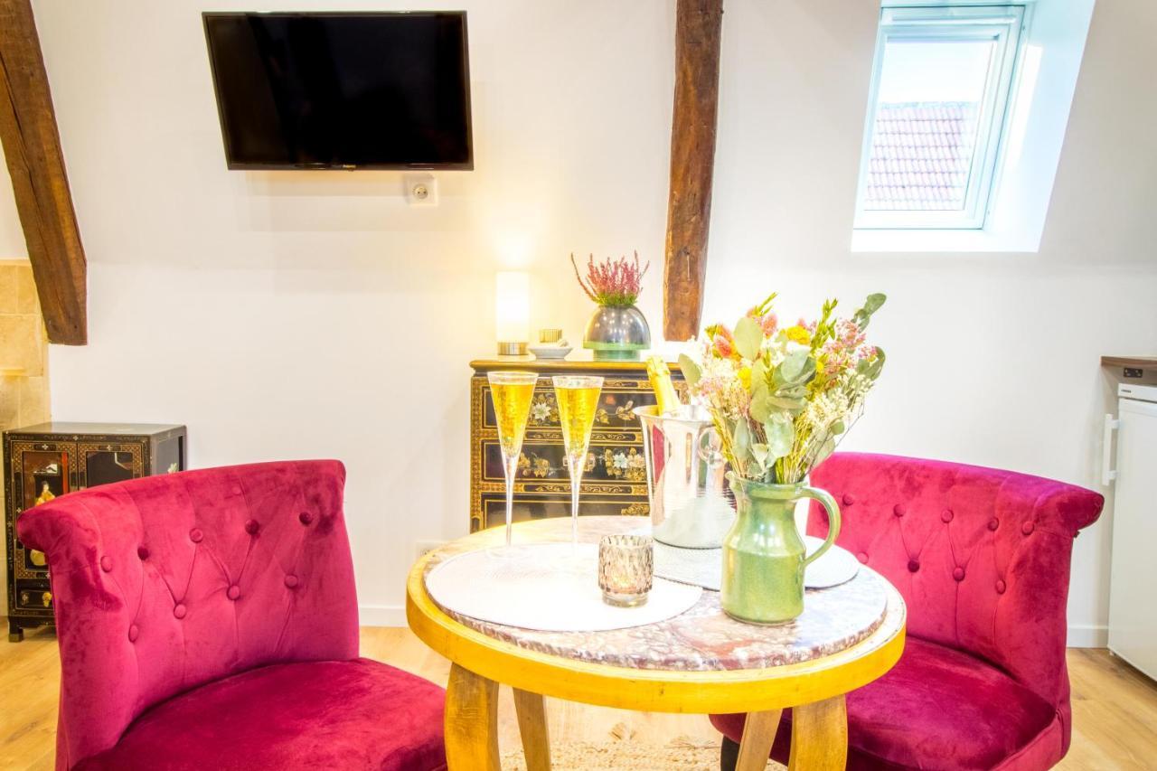 Jacuzzi - La Petite Romantique - Flobnb Apartment