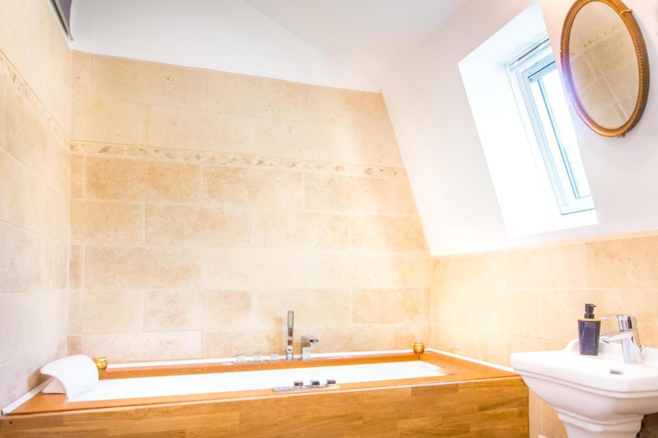 Apartment Jacuzzi - La Petite Romantique - Flobnb Laon