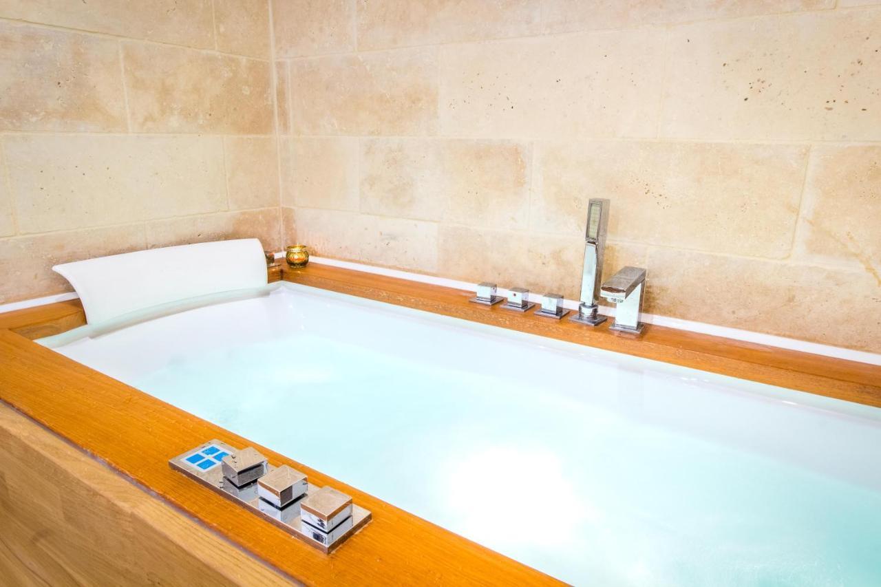 Jacuzzi - La Petite Romantique - Flobnb Apartment Laon